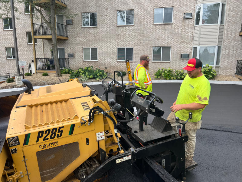 Crew Laying asphalt